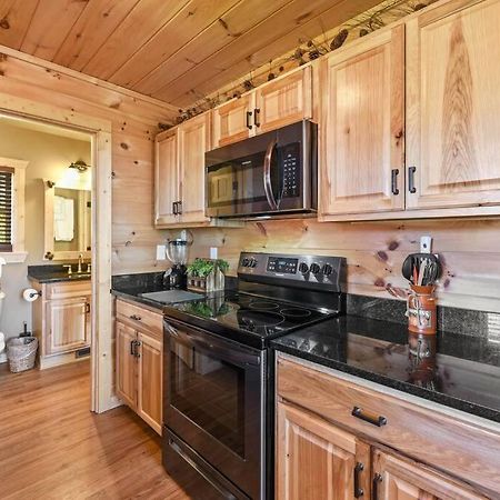 Walnut Ridge Cabin. Sleeps 7-11! Hot Tub, Pool Table, Minutes To Downtown Gatlinburg! Zewnętrze zdjęcie