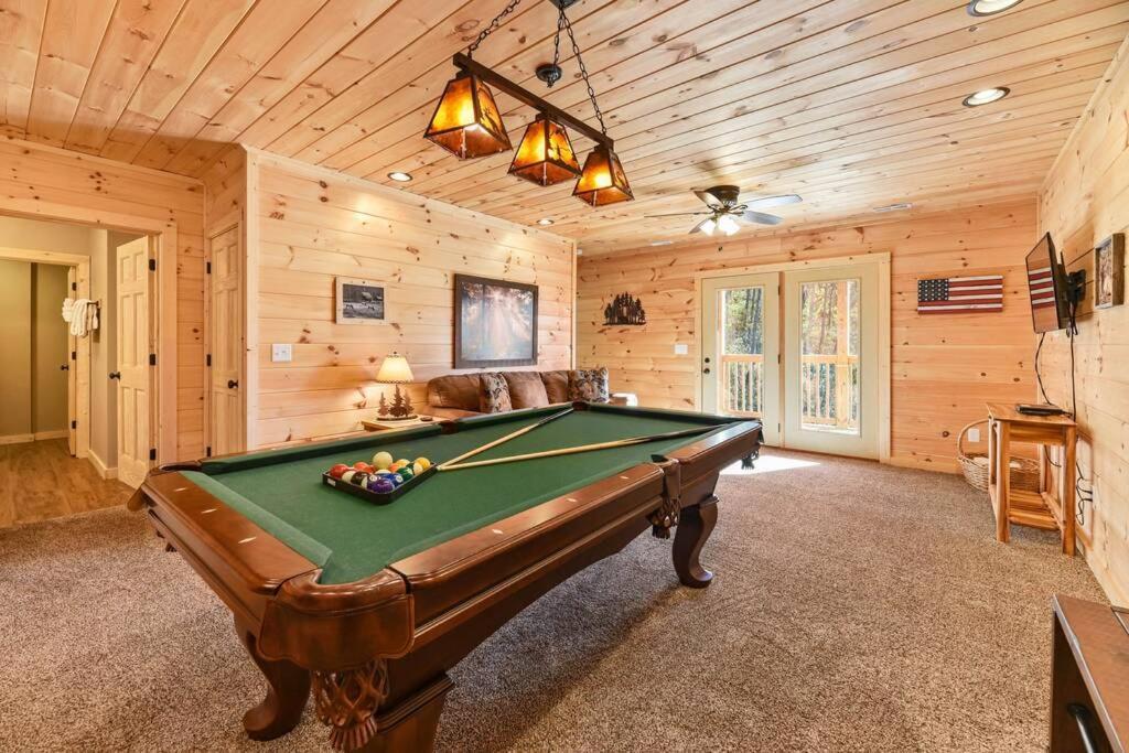 Walnut Ridge Cabin. Sleeps 7-11! Hot Tub, Pool Table, Minutes To Downtown Gatlinburg! Zewnętrze zdjęcie