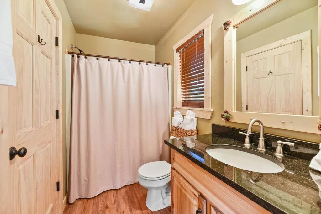Walnut Ridge Cabin. Sleeps 7-11! Hot Tub, Pool Table, Minutes To Downtown Gatlinburg! Zewnętrze zdjęcie