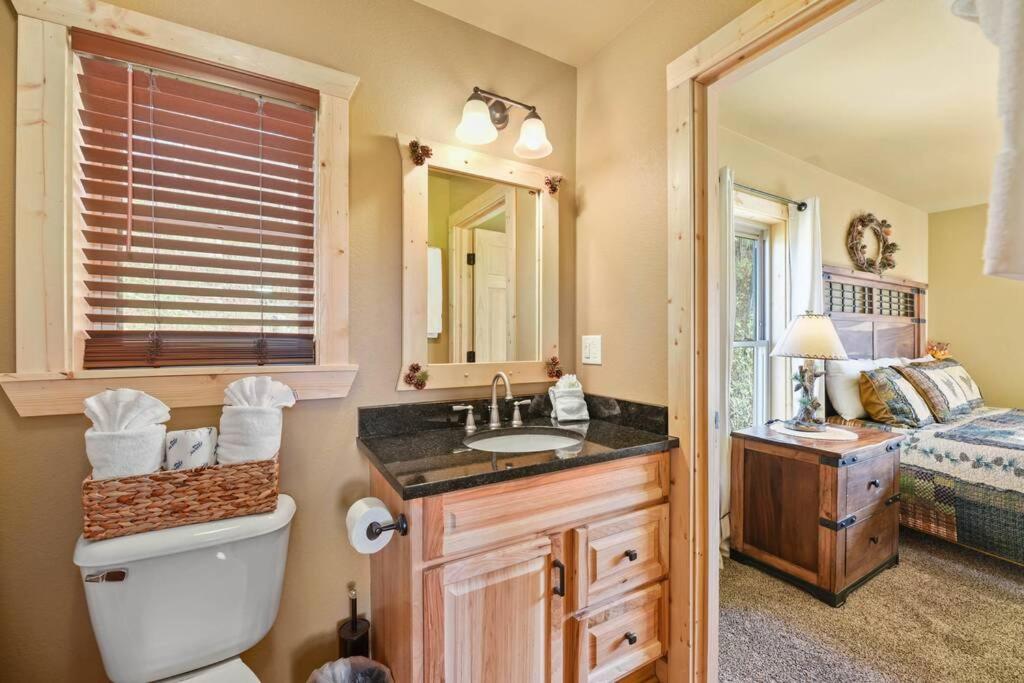 Walnut Ridge Cabin. Sleeps 7-11! Hot Tub, Pool Table, Minutes To Downtown Gatlinburg! Zewnętrze zdjęcie