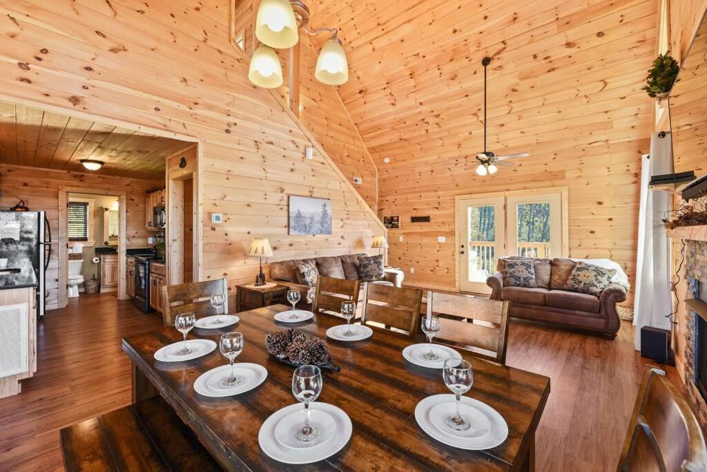 Walnut Ridge Cabin. Sleeps 7-11! Hot Tub, Pool Table, Minutes To Downtown Gatlinburg! Zewnętrze zdjęcie