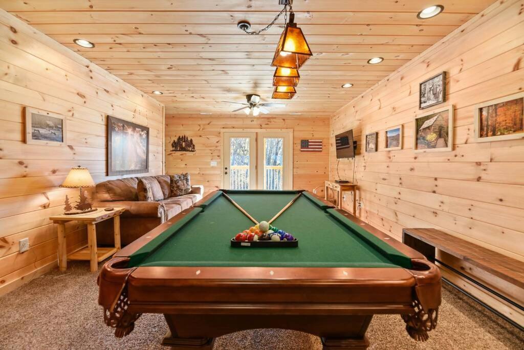 Walnut Ridge Cabin. Sleeps 7-11! Hot Tub, Pool Table, Minutes To Downtown Gatlinburg! Zewnętrze zdjęcie