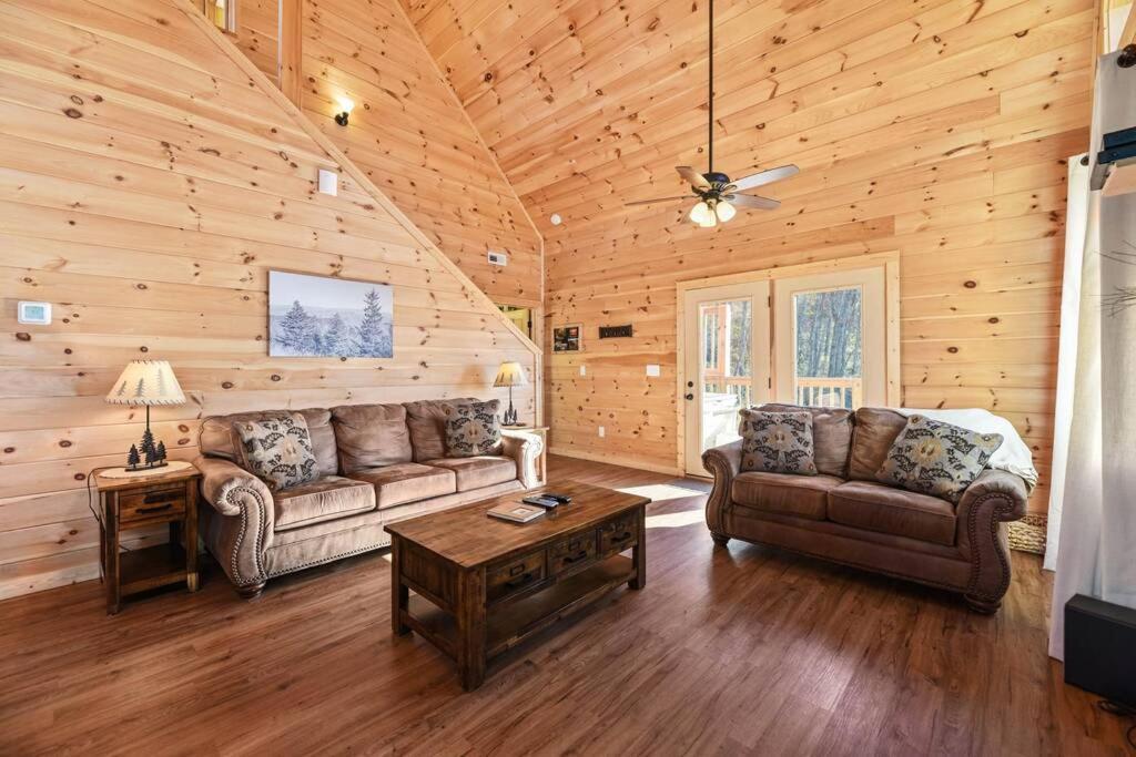 Walnut Ridge Cabin. Sleeps 7-11! Hot Tub, Pool Table, Minutes To Downtown Gatlinburg! Zewnętrze zdjęcie
