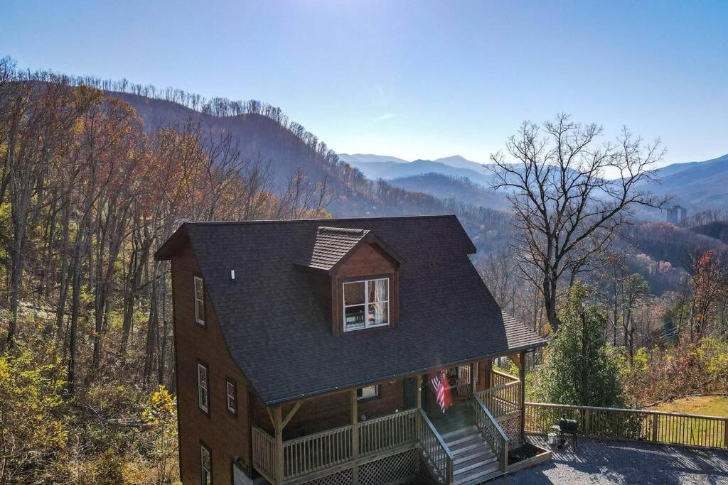 Walnut Ridge Cabin. Sleeps 7-11! Hot Tub, Pool Table, Minutes To Downtown Gatlinburg! Zewnętrze zdjęcie