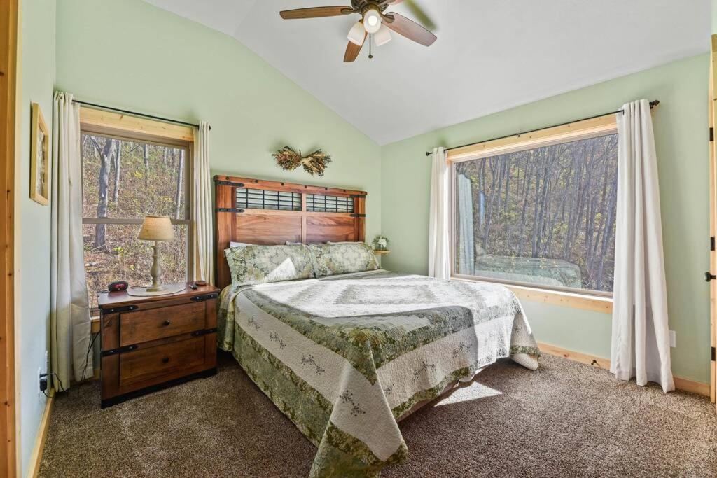 Walnut Ridge Cabin. Sleeps 7-11! Hot Tub, Pool Table, Minutes To Downtown Gatlinburg! Zewnętrze zdjęcie