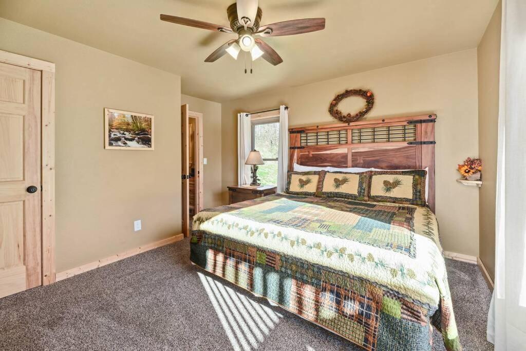 Walnut Ridge Cabin. Sleeps 7-11! Hot Tub, Pool Table, Minutes To Downtown Gatlinburg! Zewnętrze zdjęcie