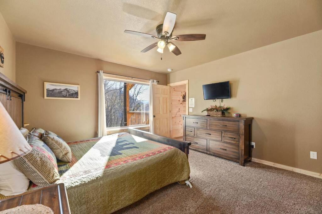 Walnut Ridge Cabin. Sleeps 7-11! Hot Tub, Pool Table, Minutes To Downtown Gatlinburg! Zewnętrze zdjęcie